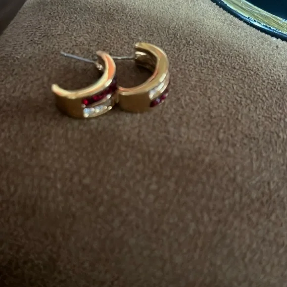 Vintage Roman Goldtone rhinestone red/white pierced Hoop earrings - Picture 2 of 5